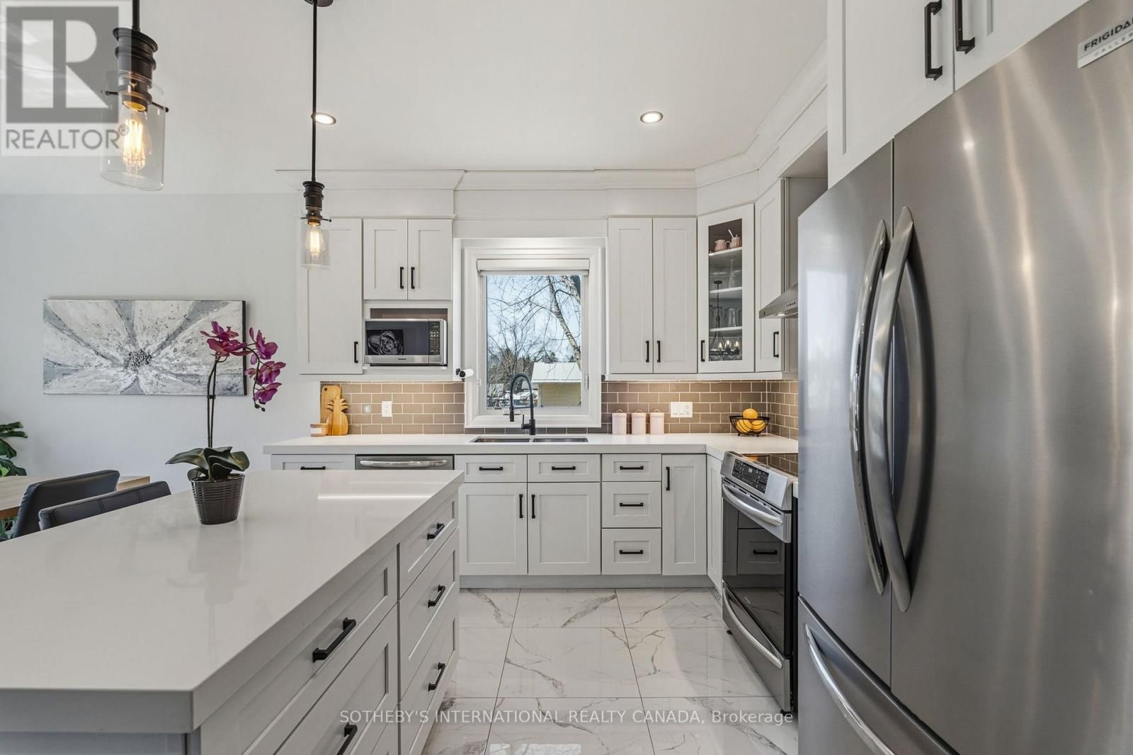 71 BURKE STREET Image 17