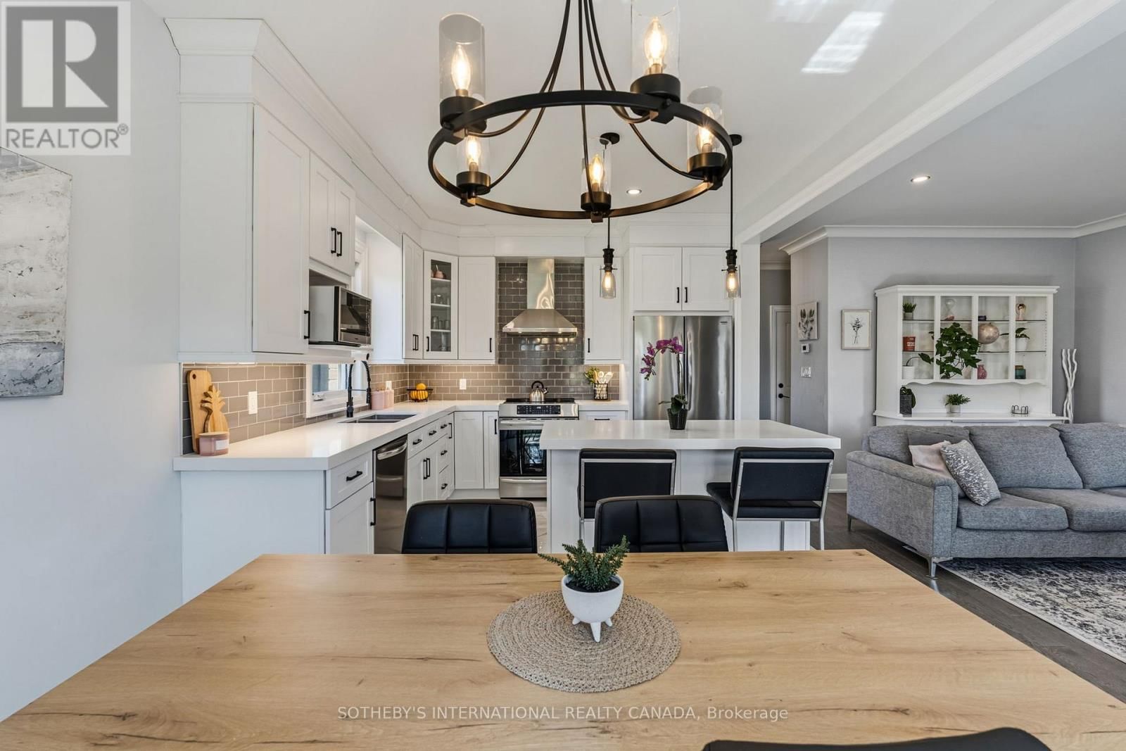 71 BURKE STREET Image 19