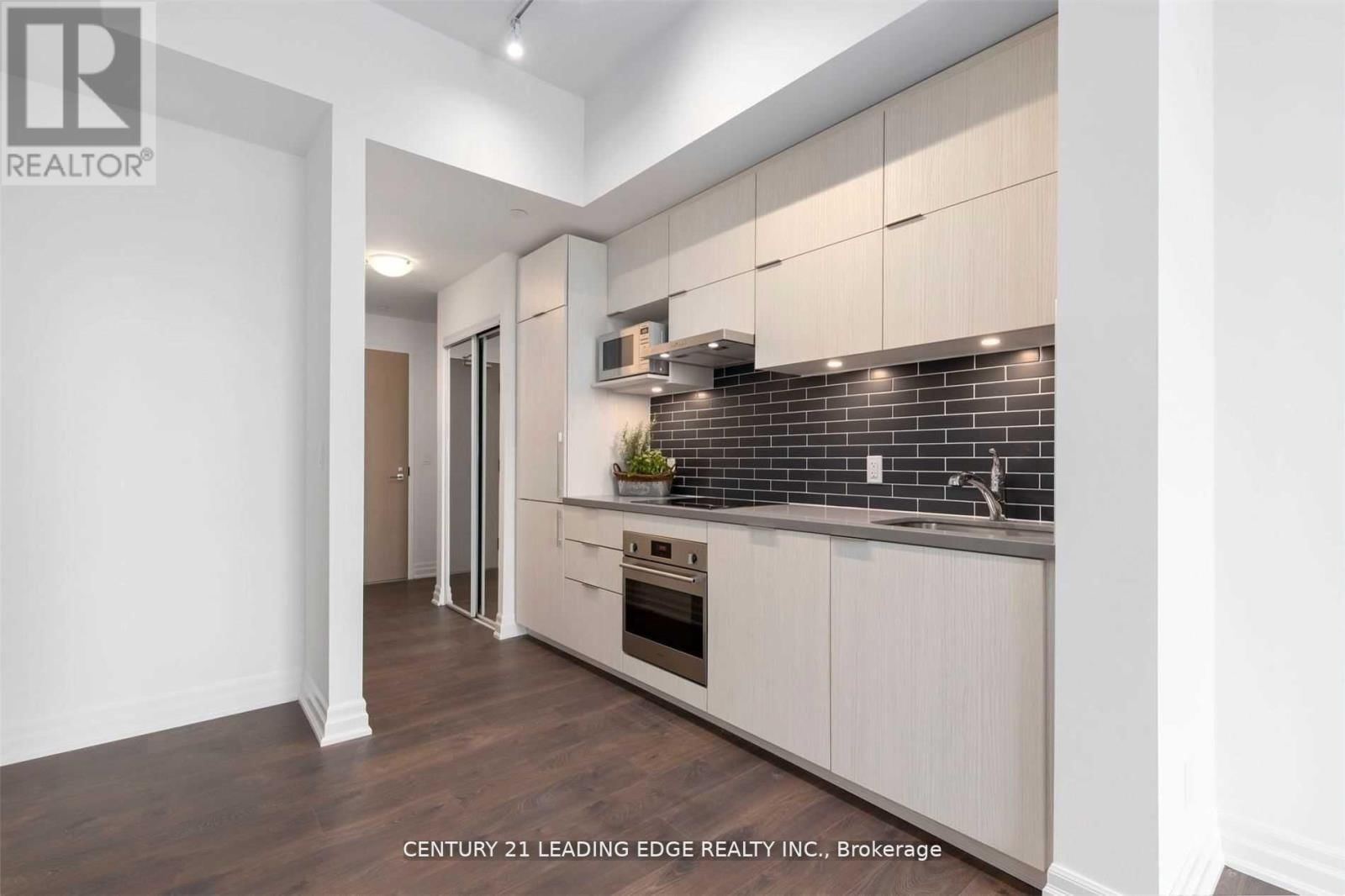 1215 - 8 ROUGE VALLEY DRIVE Image 2