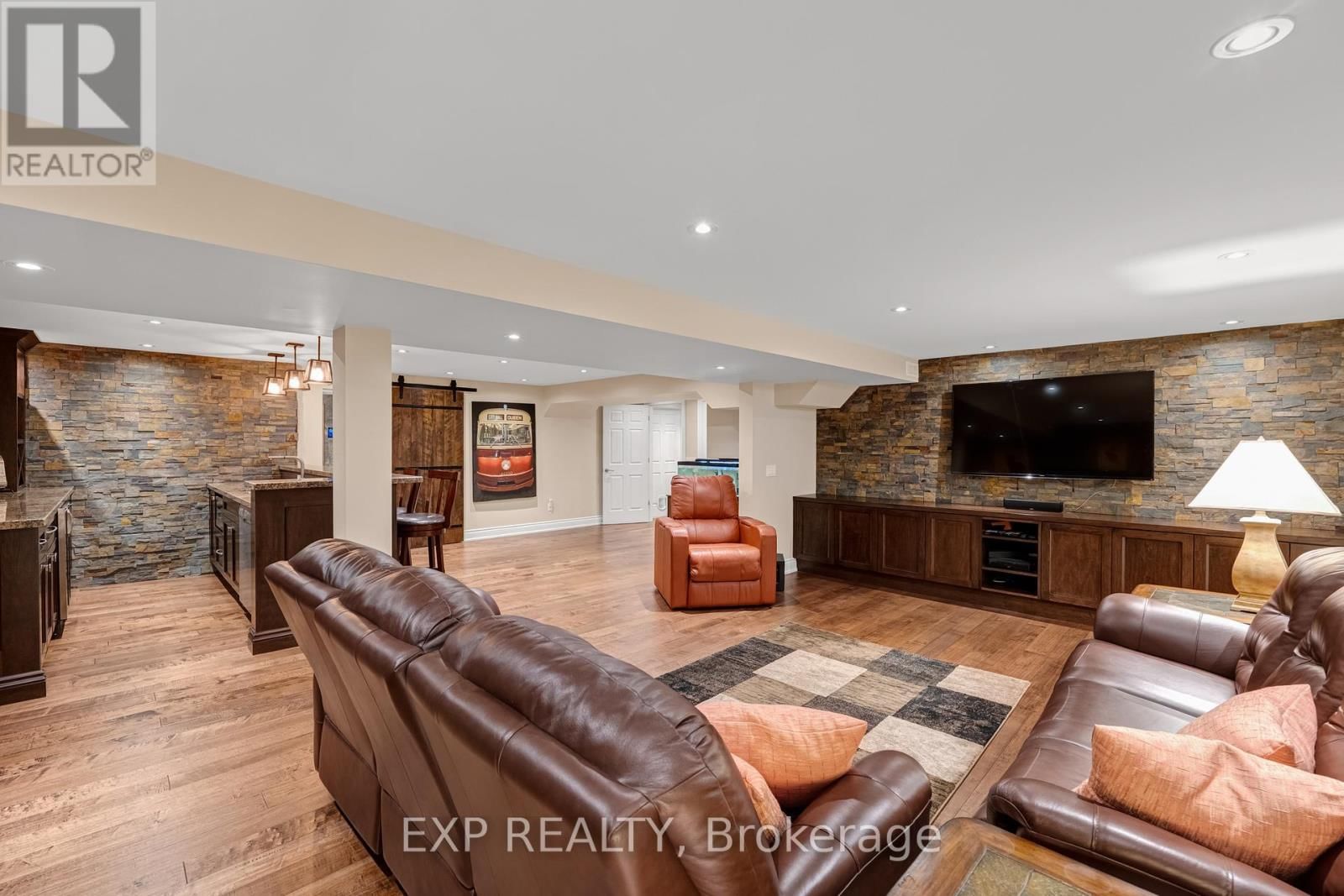 1063 SECRETARIATE ROAD Image 37