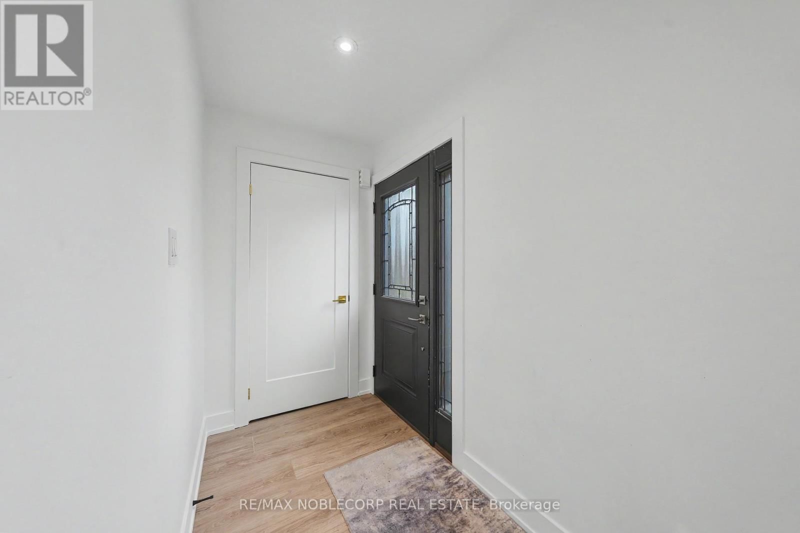 24 MAPLE AVENUE WEST Image 10