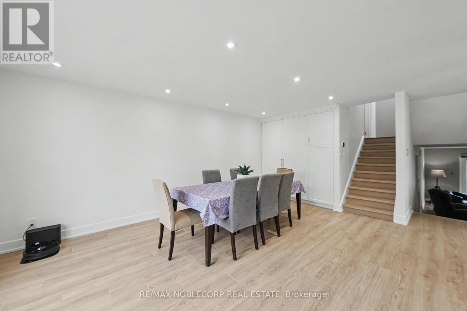 24 MAPLE AVENUE WEST Image 17