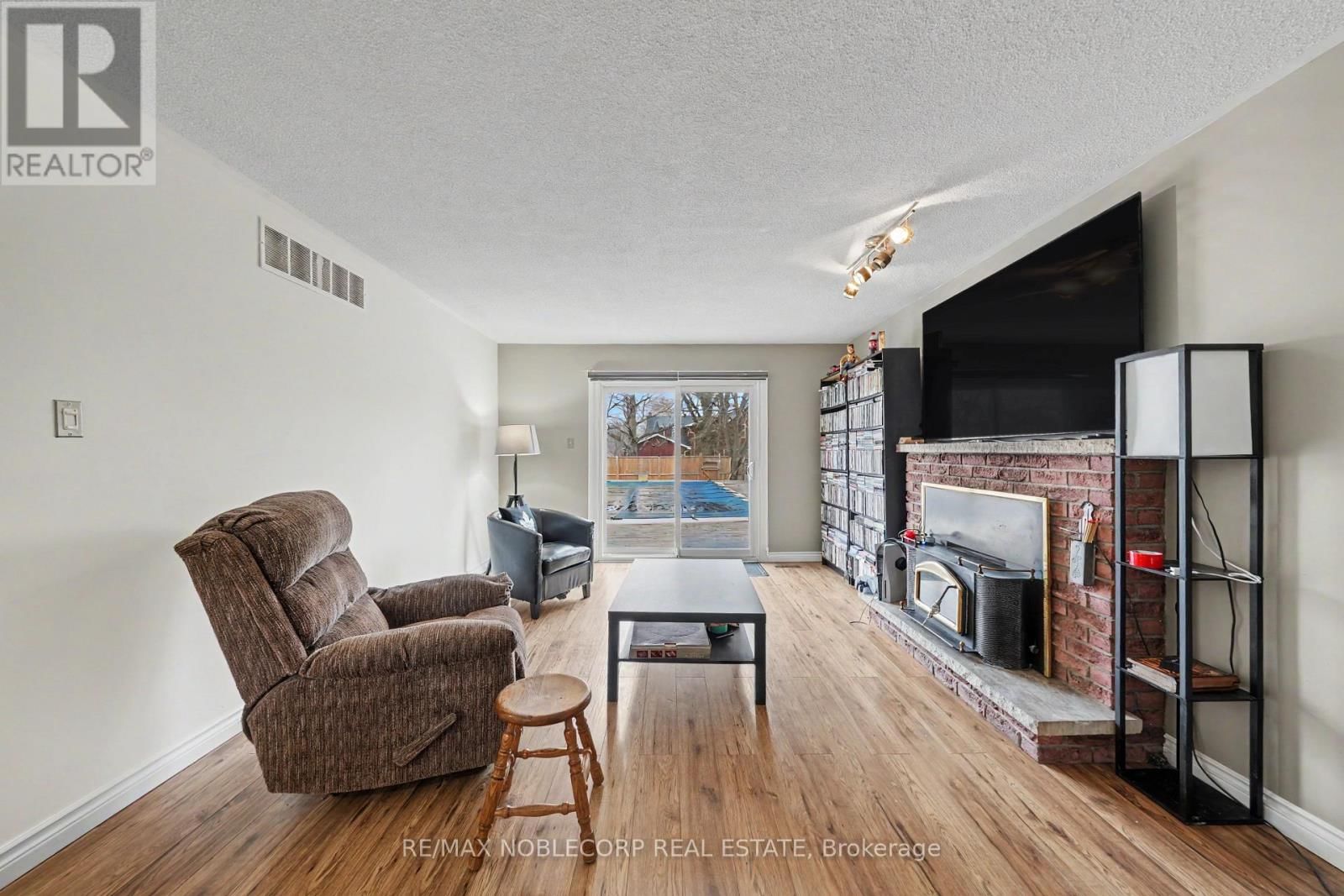 24 MAPLE AVENUE WEST Image 20