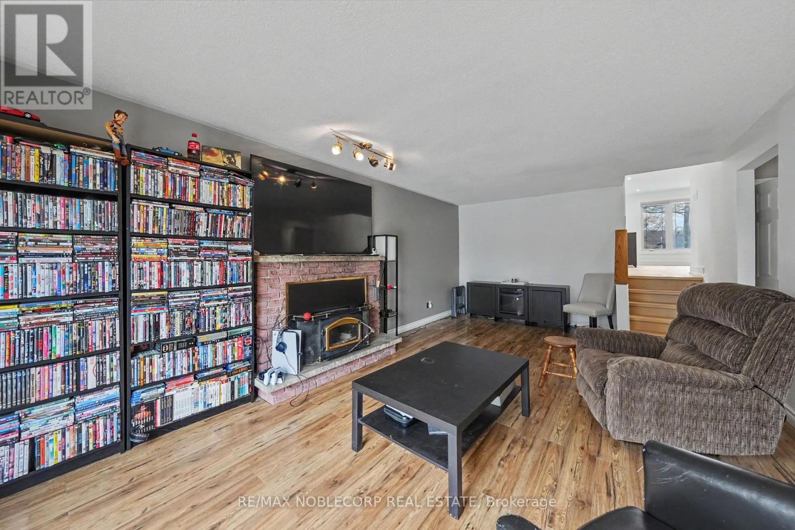 24 MAPLE AVENUE WEST Image 21