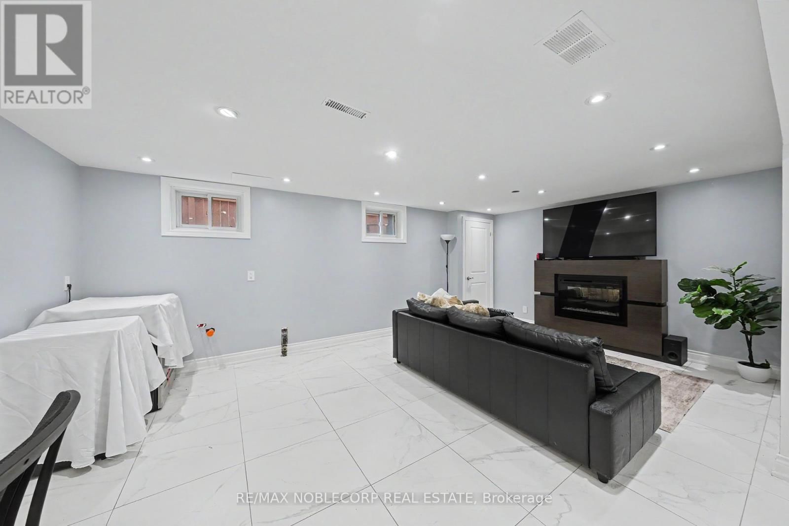 24 MAPLE AVENUE WEST Image 26