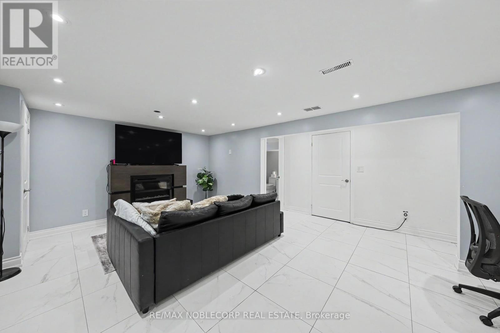 24 MAPLE AVENUE WEST Image 27