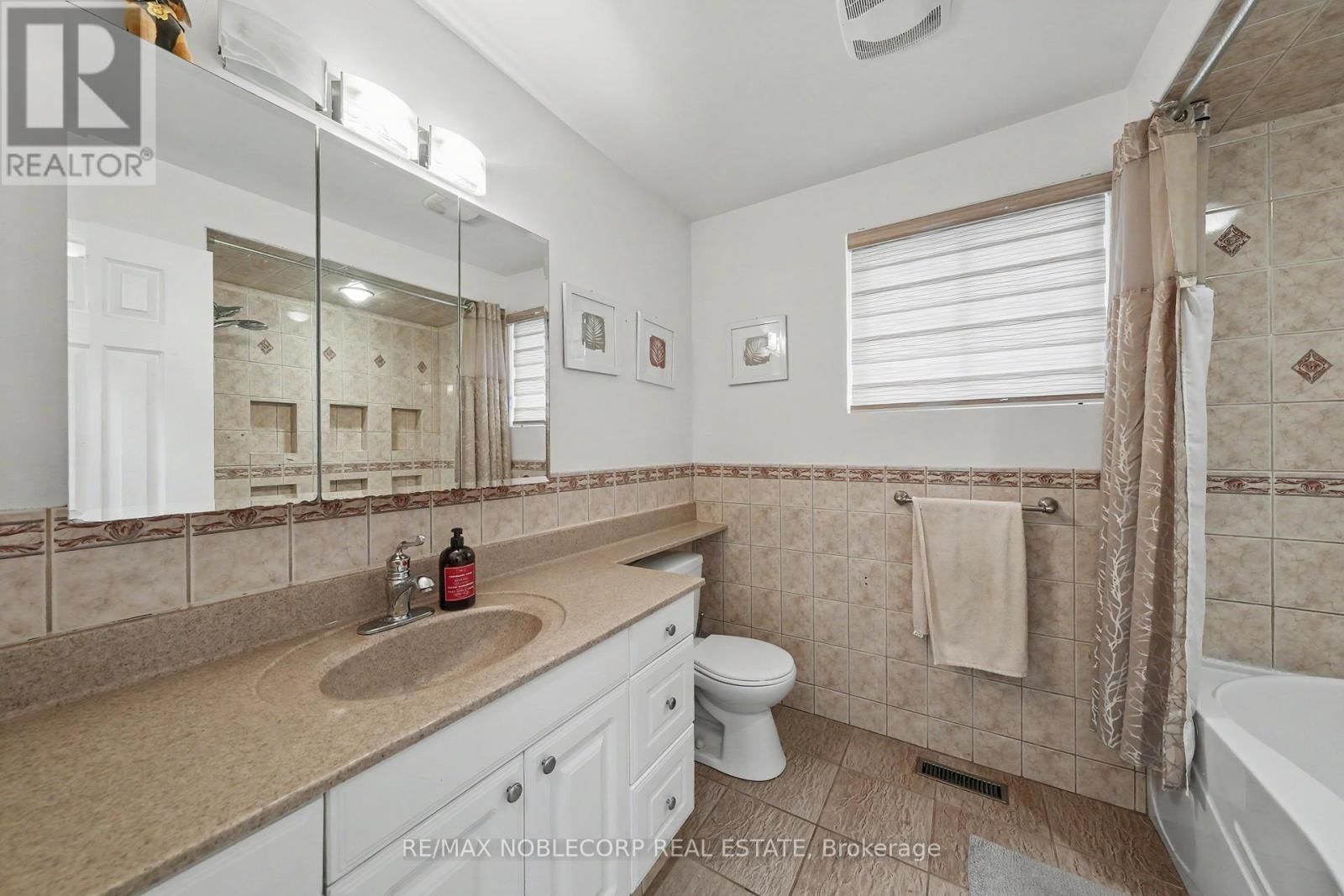 24 MAPLE AVENUE WEST Image 37