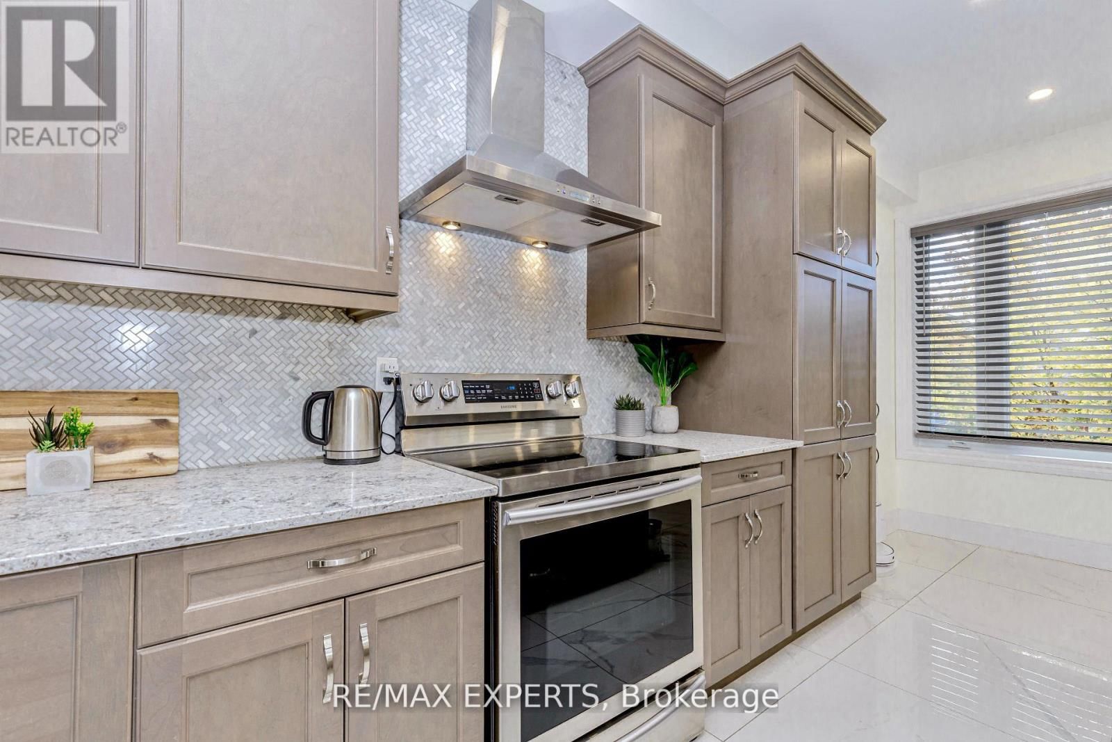 193 FAIRLANE CRESCENT Image 14