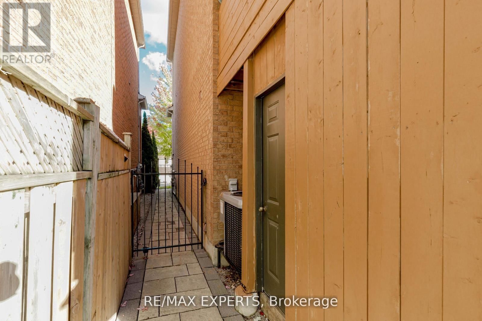 193 FAIRLANE CRESCENT Image 40