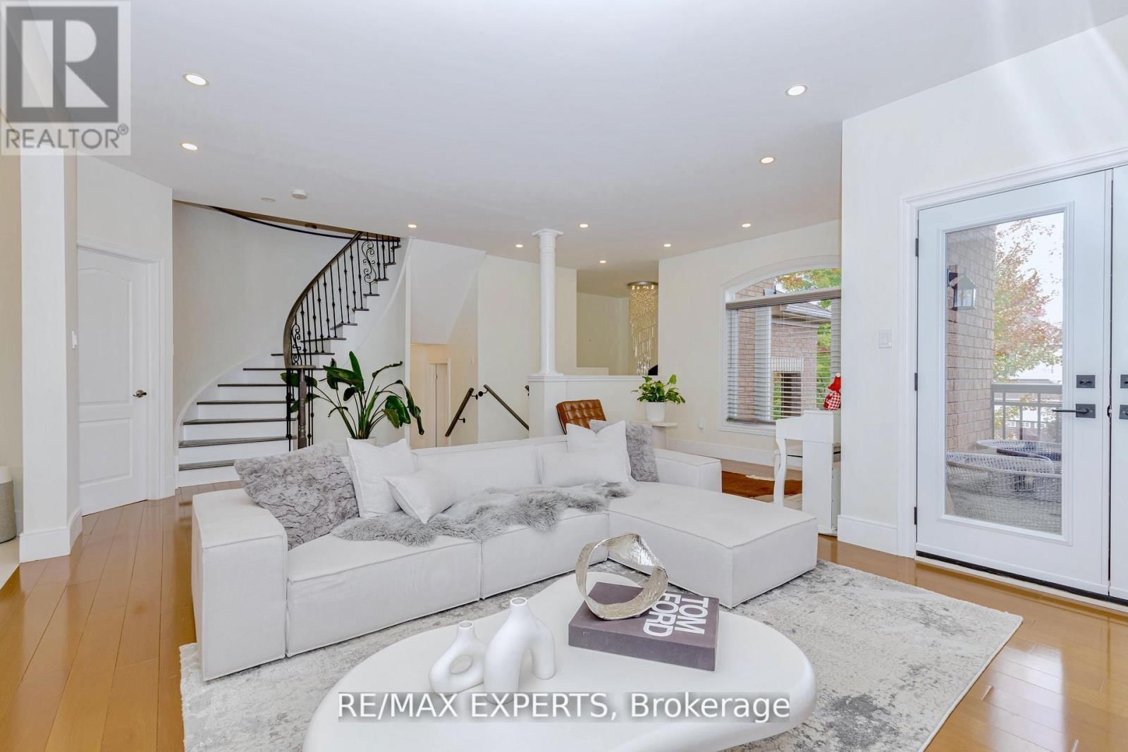 193 FAIRLANE CRESCENT Image 8