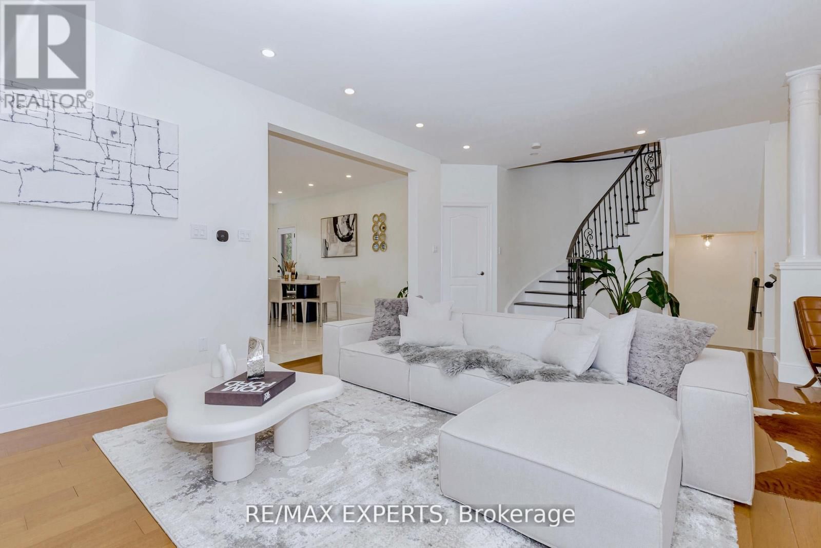 193 FAIRLANE CRESCENT Image 9