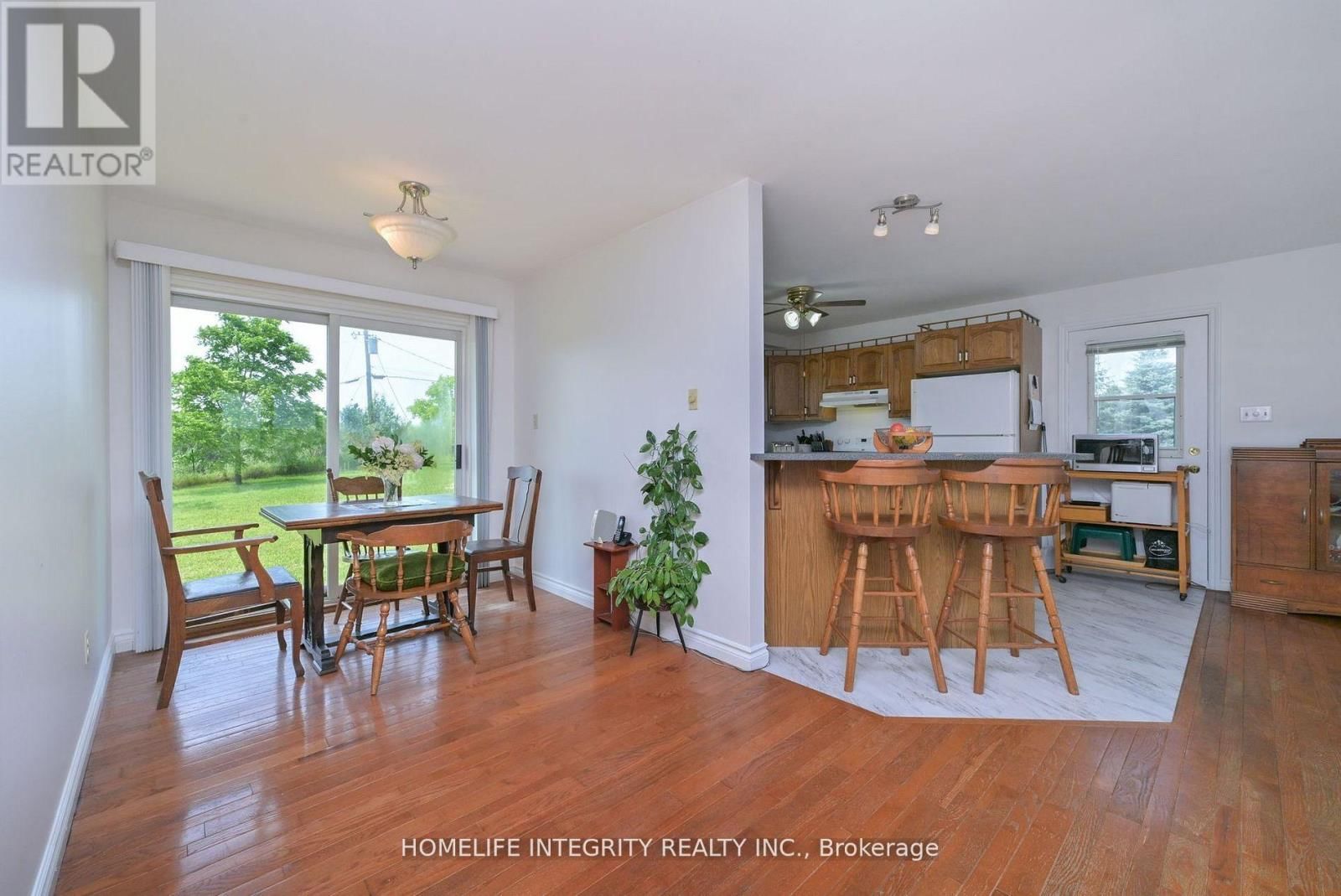 7145 FOURTH LINE Image 11