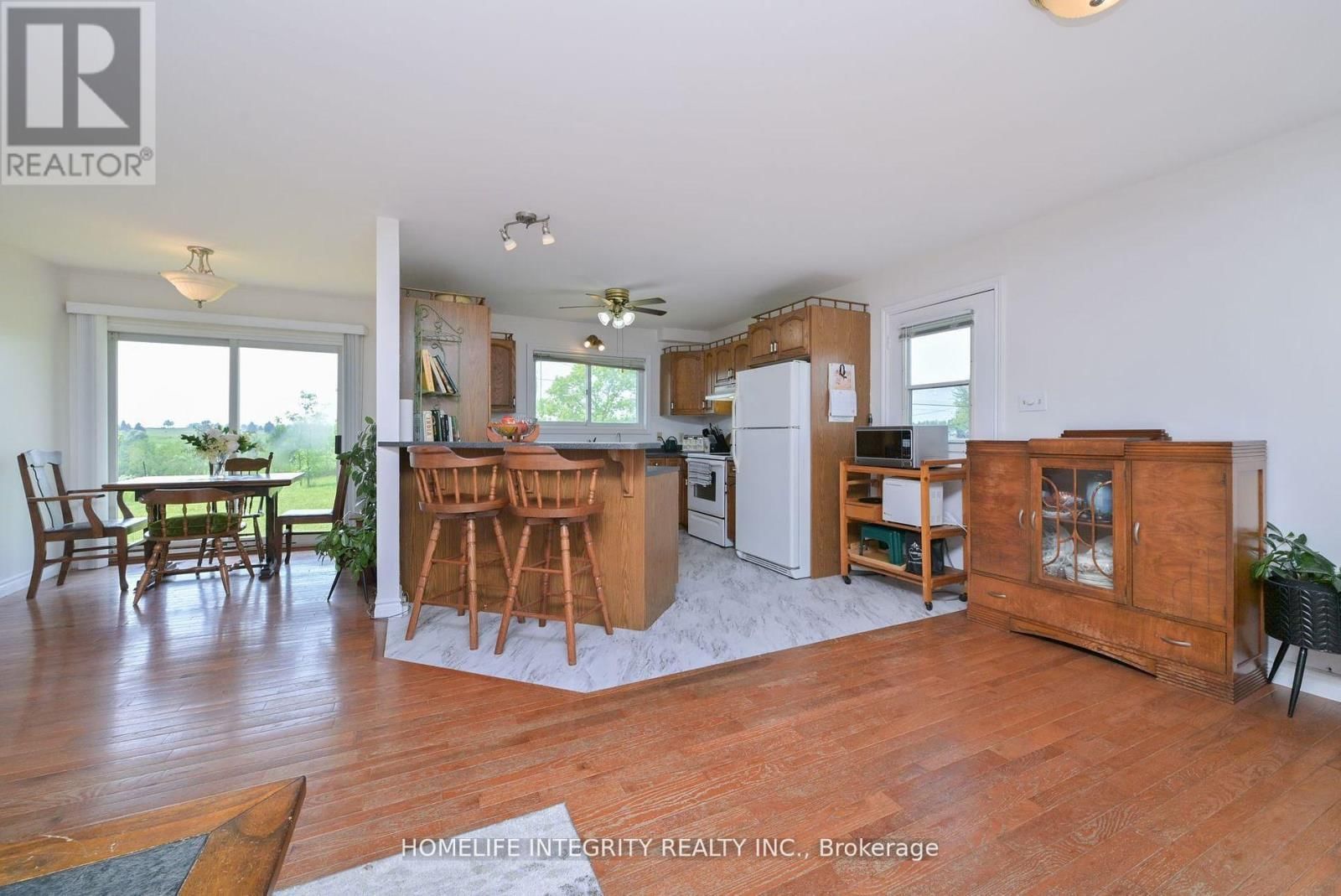 7145 FOURTH LINE Image 12