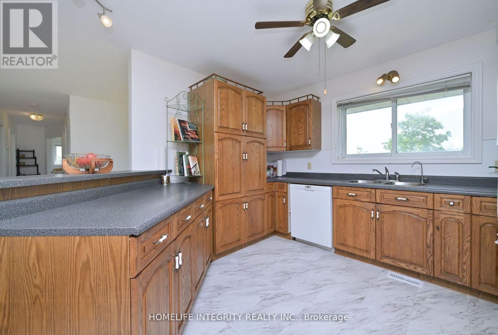 7145 FOURTH LINE Image 13