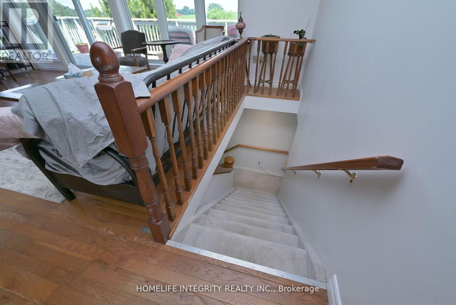 7145 FOURTH LINE Image 21