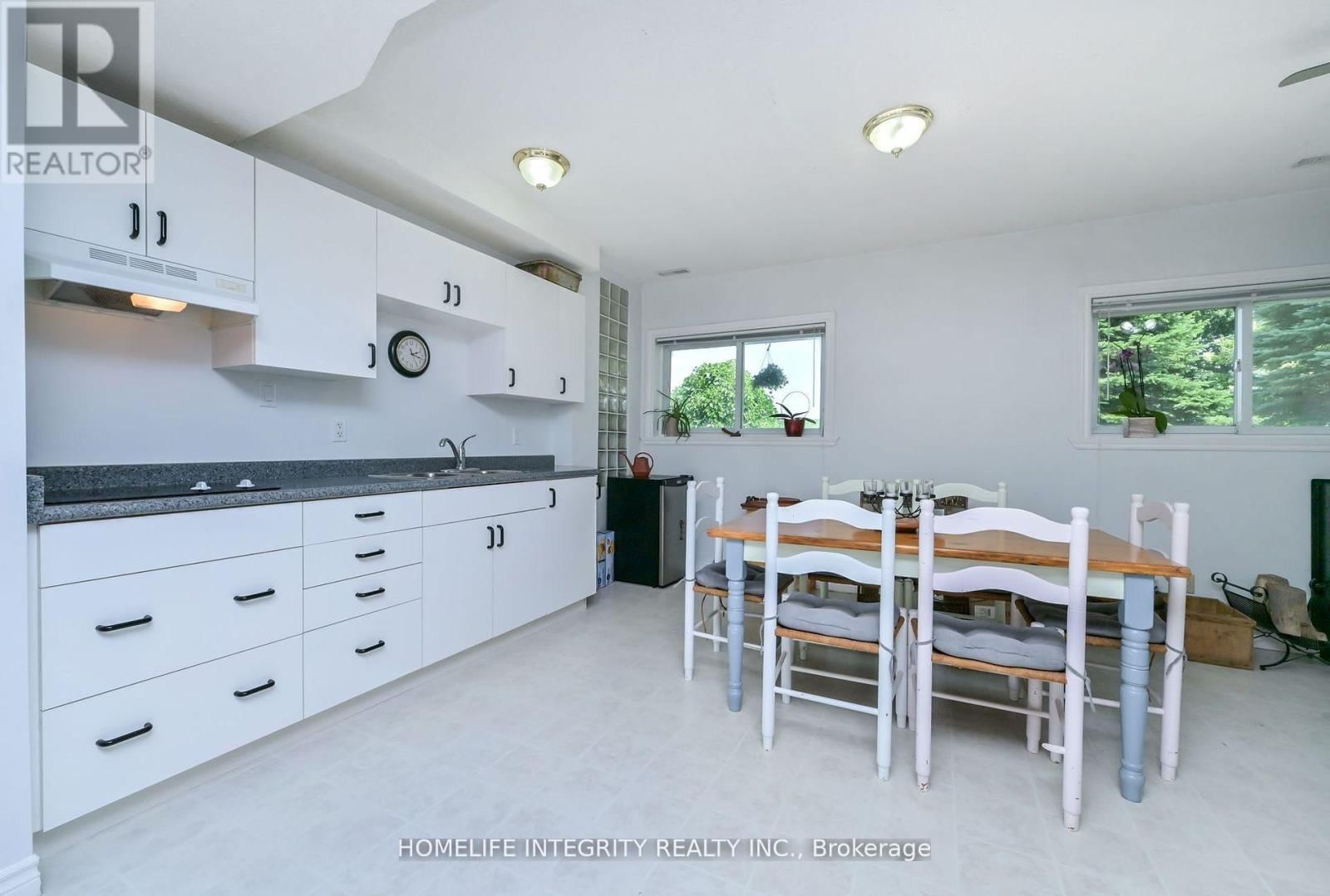 7145 FOURTH LINE Image 22