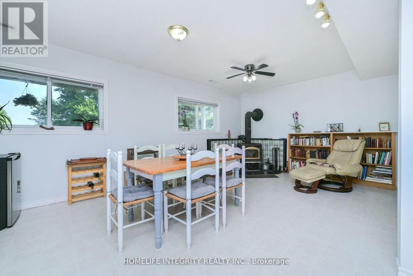 7145 FOURTH LINE Image 23