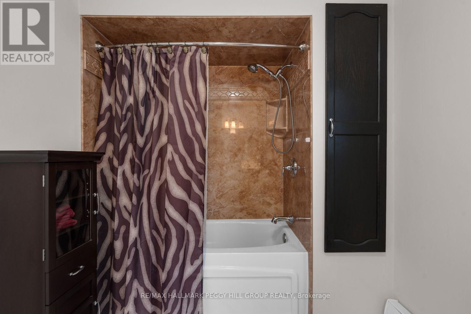 8225 MAIN STREET LISLE Image 13