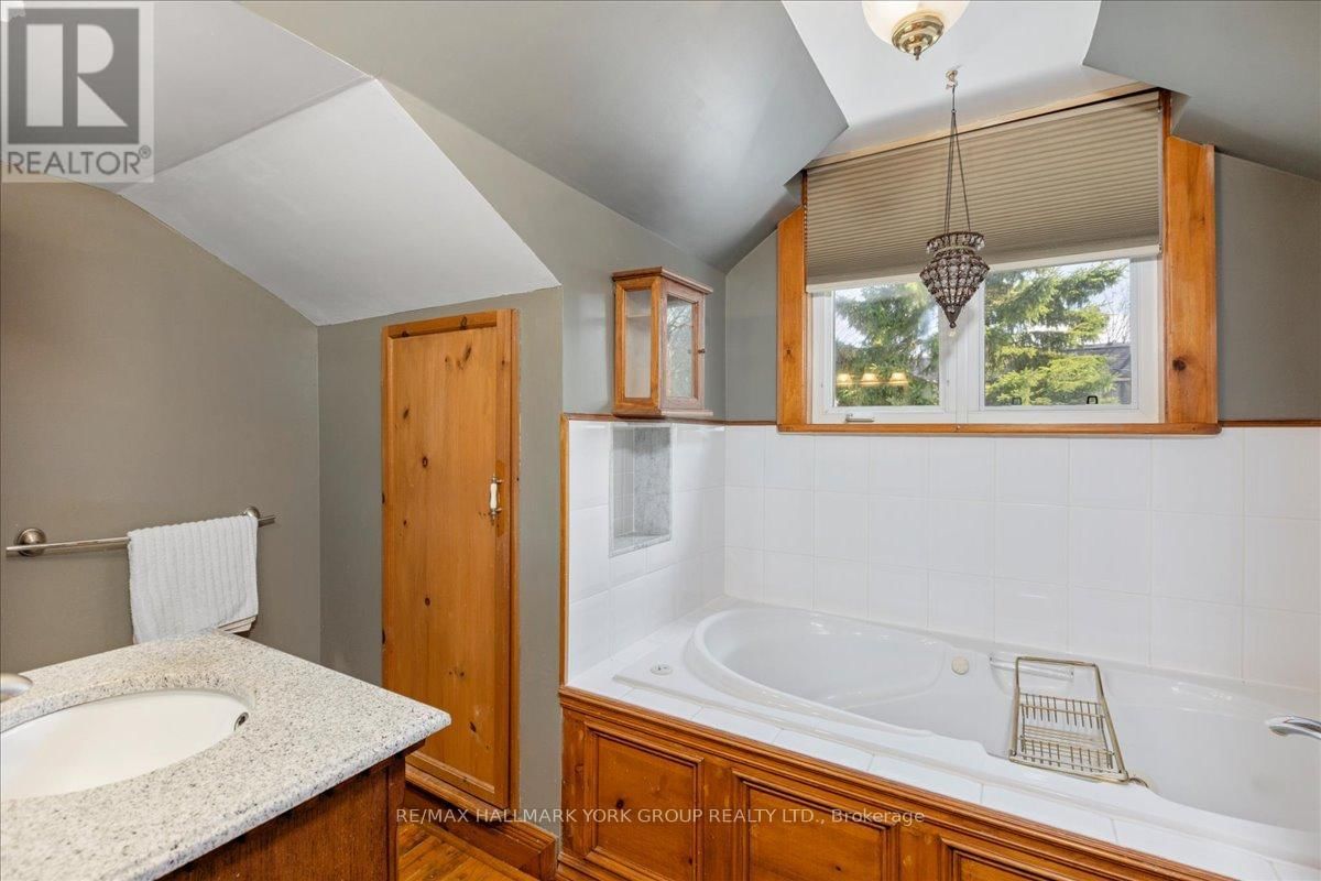 181 LAKE DRIVE NORTH Image 36