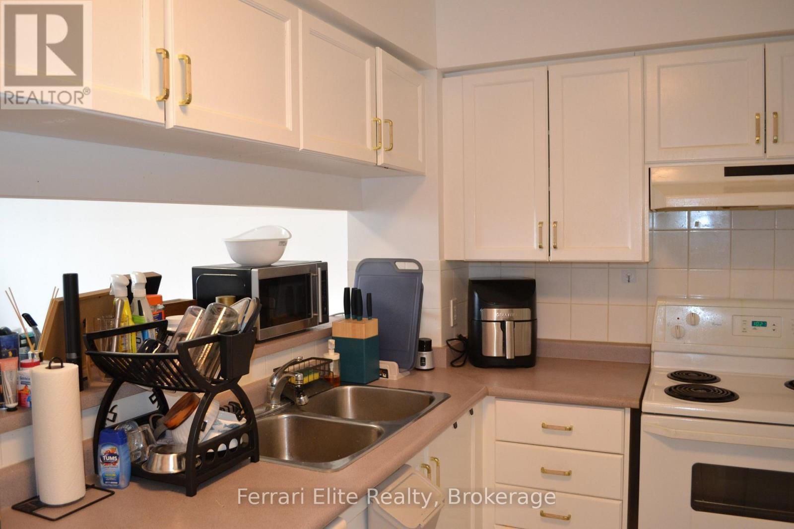 1112 - 9015 LESLIE STREET Image 10