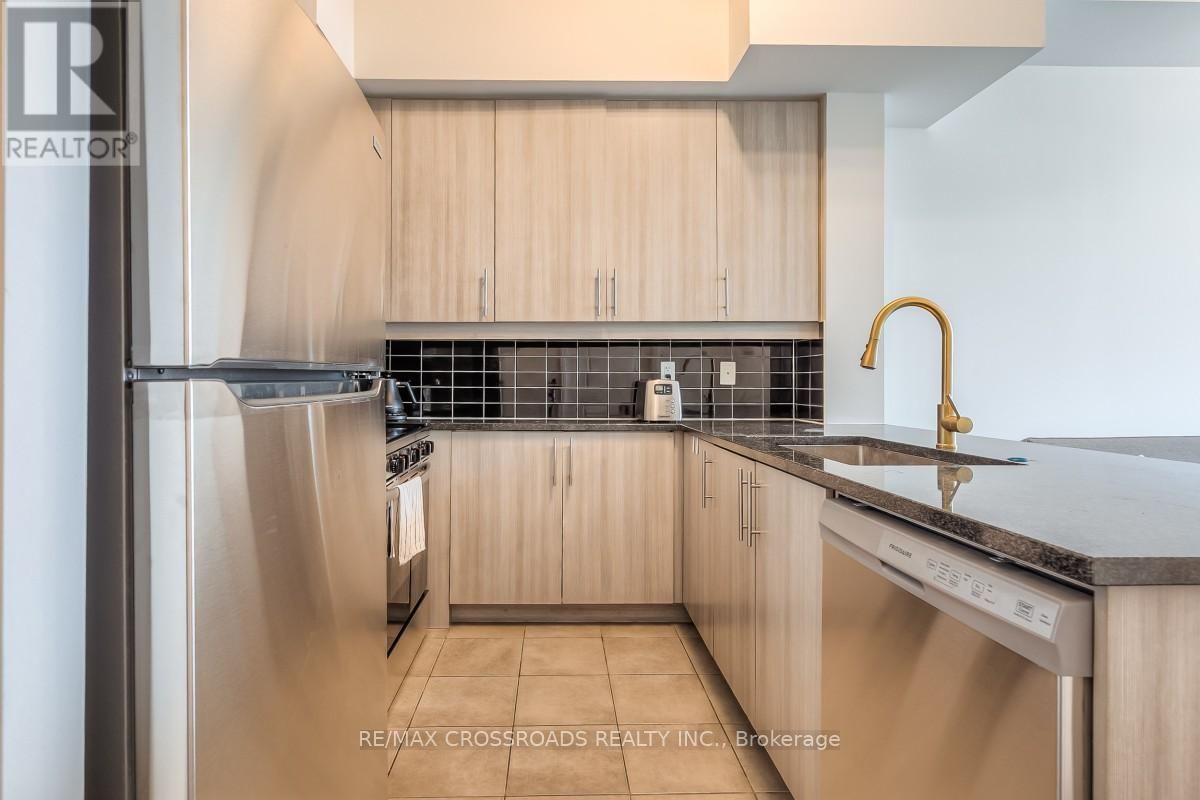 203 - 8110 BIRCHMOUNT ROAD Image 12