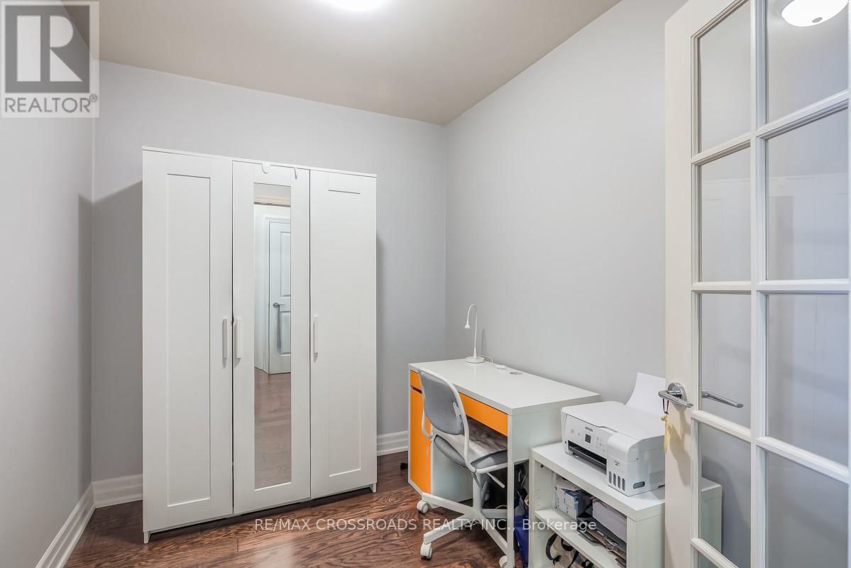 203 - 8110 BIRCHMOUNT ROAD Image 21