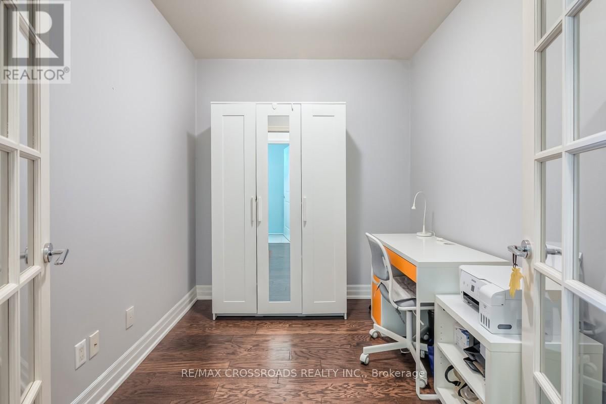 203 - 8110 BIRCHMOUNT ROAD Image 22