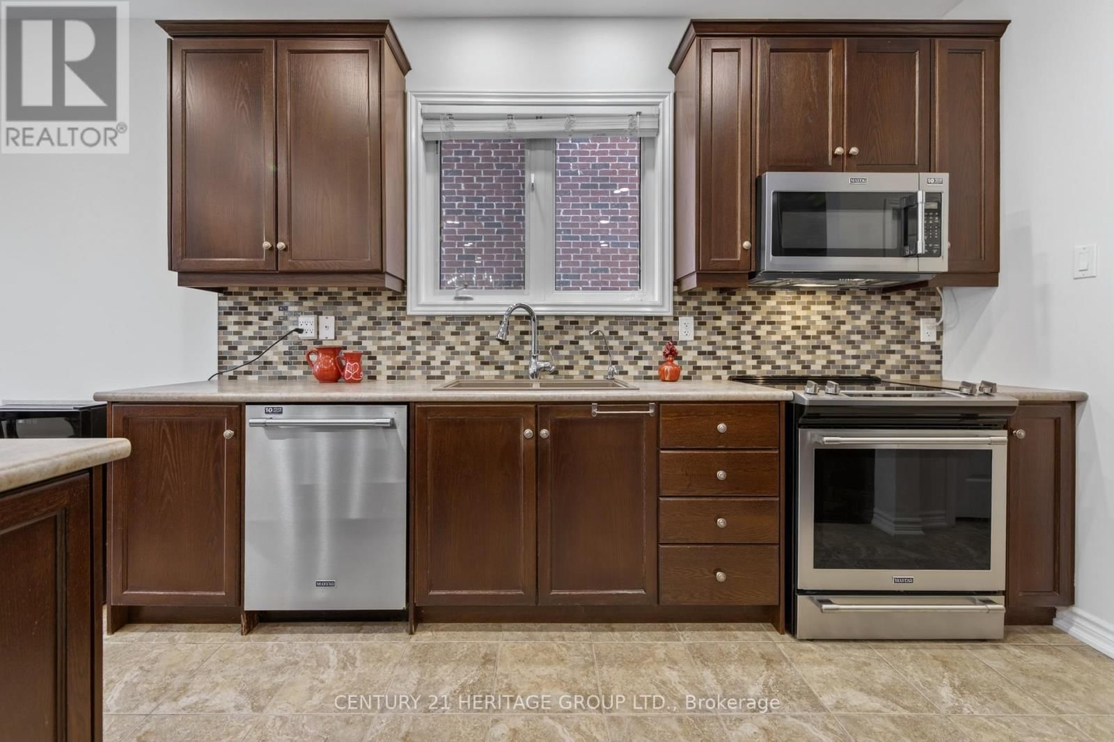 136 RIVEREDGE DRIVE Image 10