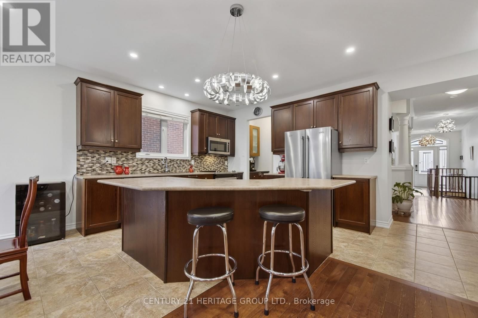 136 RIVEREDGE DRIVE Image 11