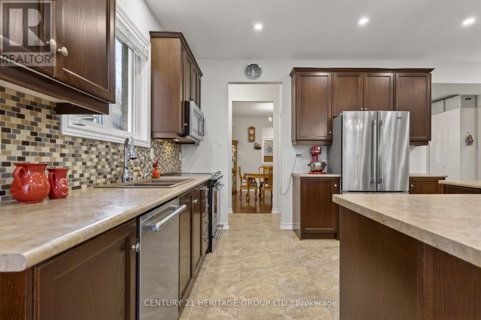 136 RIVEREDGE DRIVE Image 12