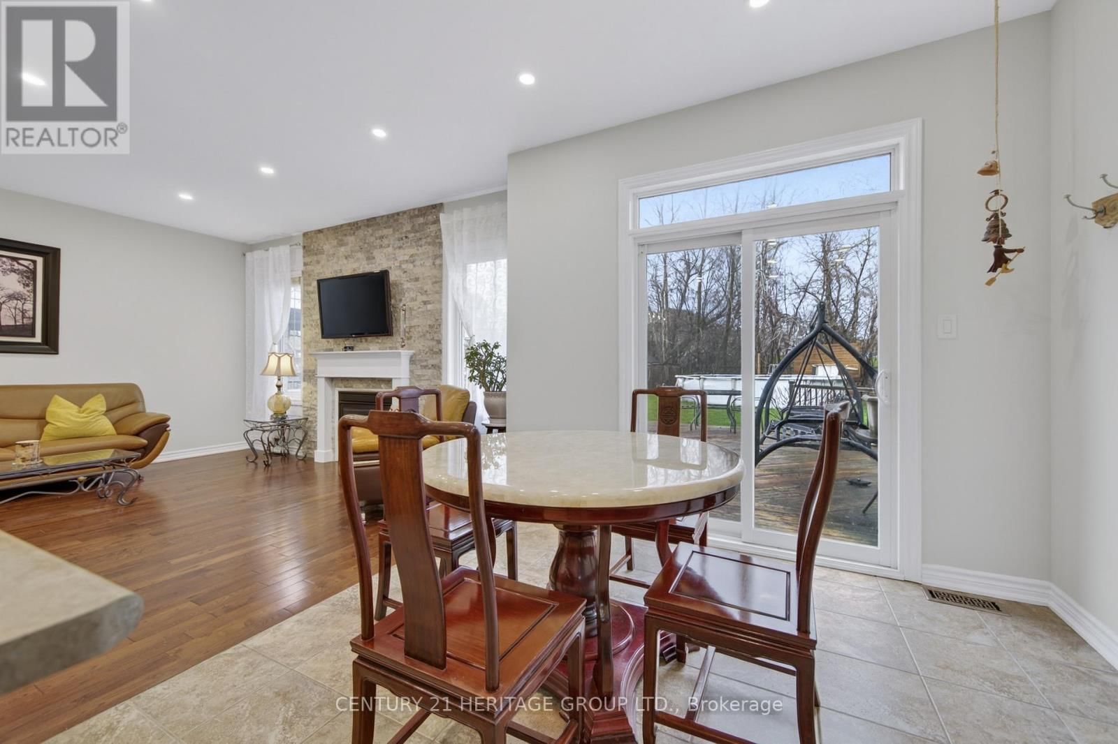 136 RIVEREDGE DRIVE Image 13