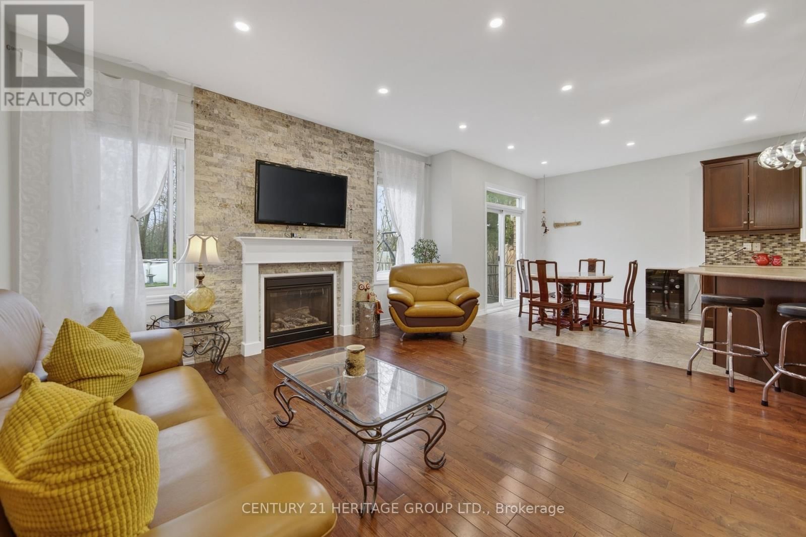 136 RIVEREDGE DRIVE Image 14