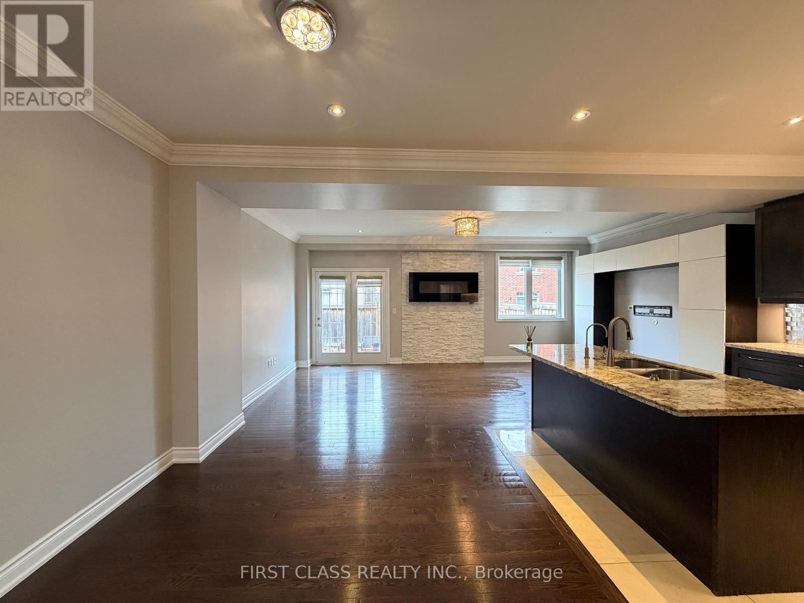 70 LIVANTE COURT Image 6