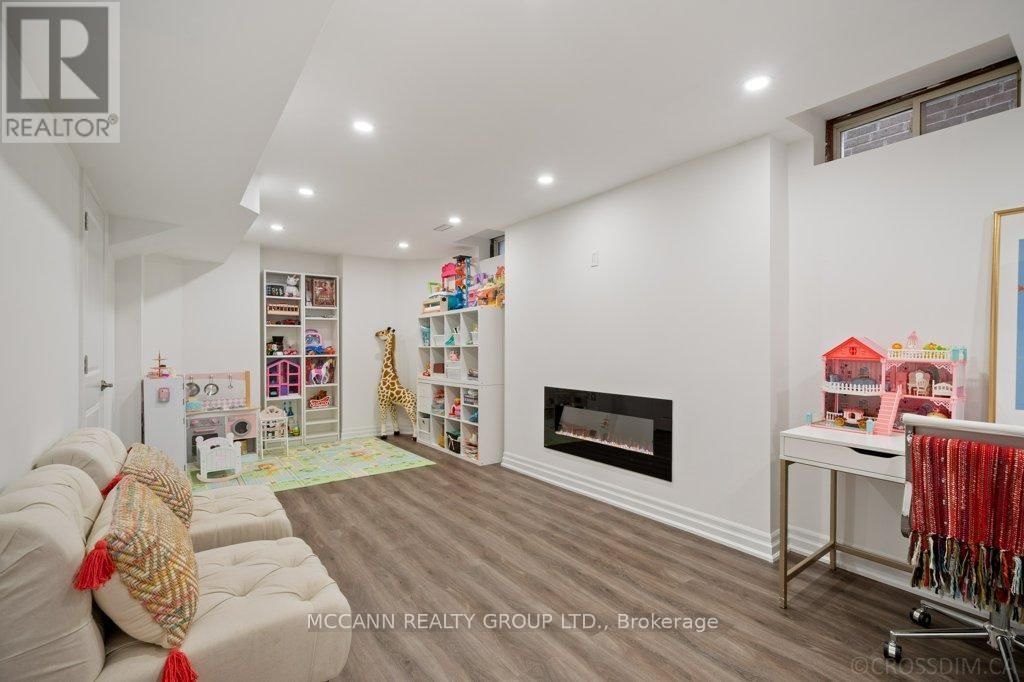 75 SHETLAND CRESCENT Image 29