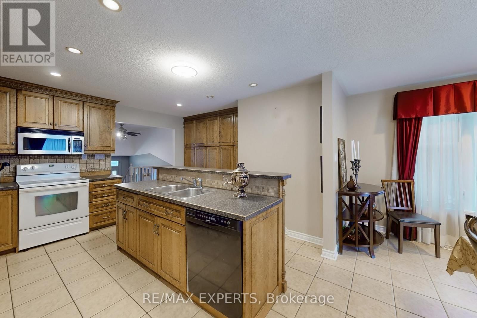 3180 FLEMING BOULEVARD Image 11