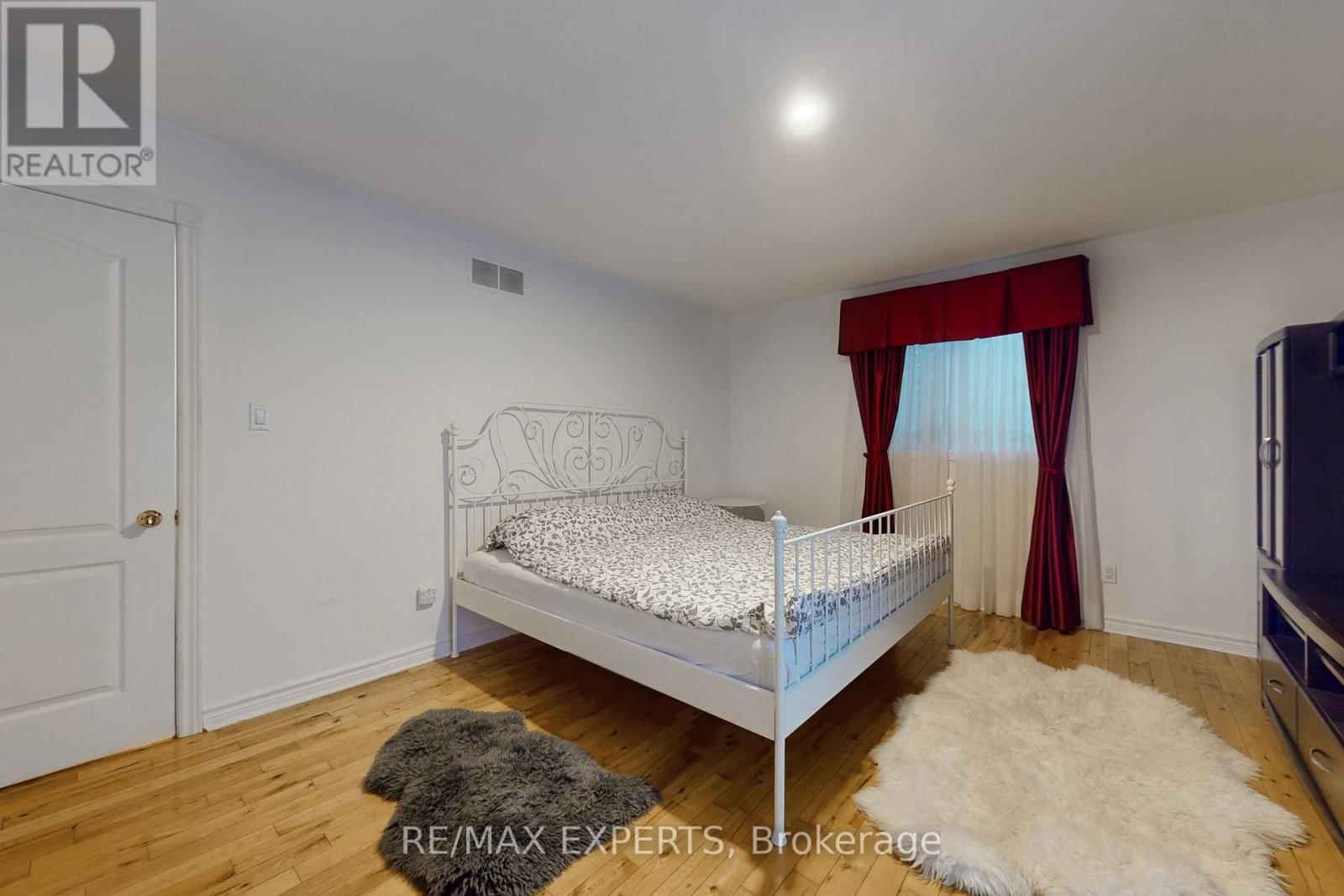 3180 FLEMING BOULEVARD Image 18