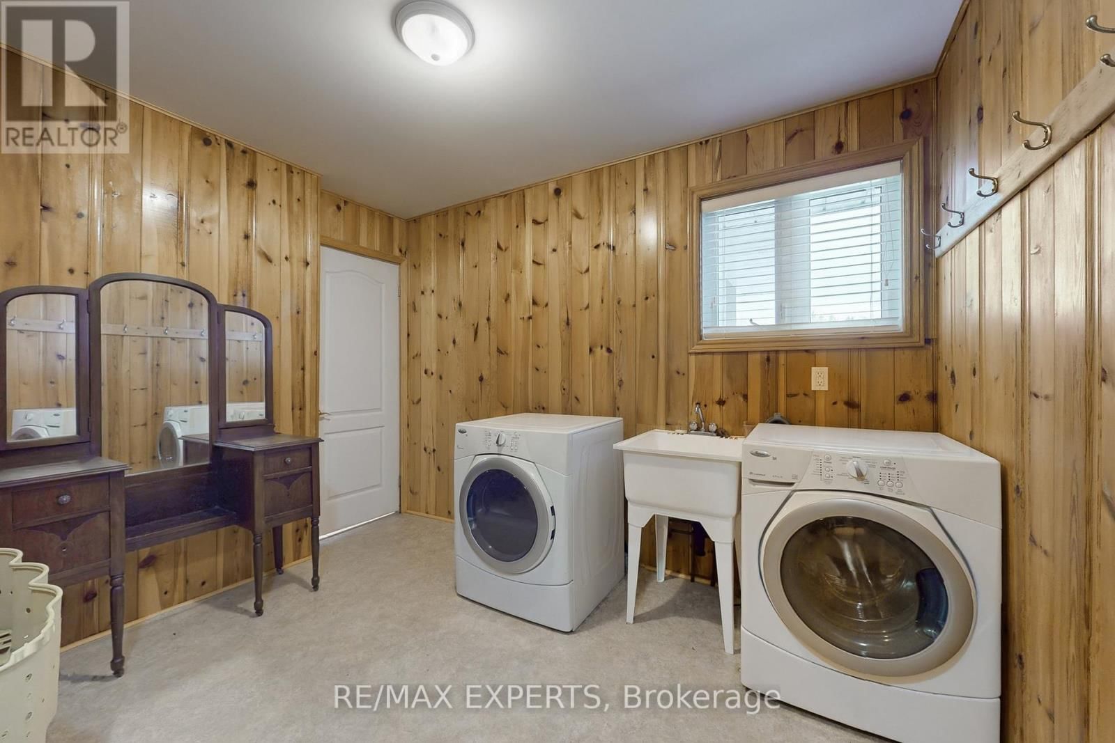 3180 FLEMING BOULEVARD Image 25