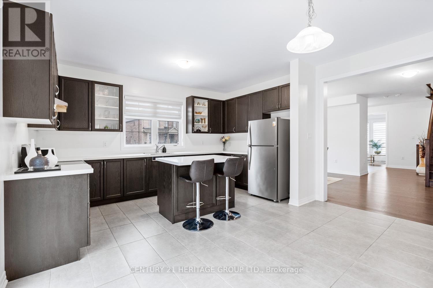 1614 SHARPE STREET EAST Image 11