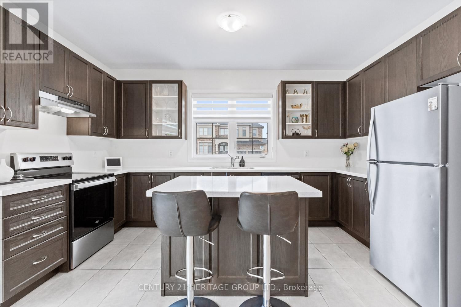 1614 SHARPE STREET EAST Image 12