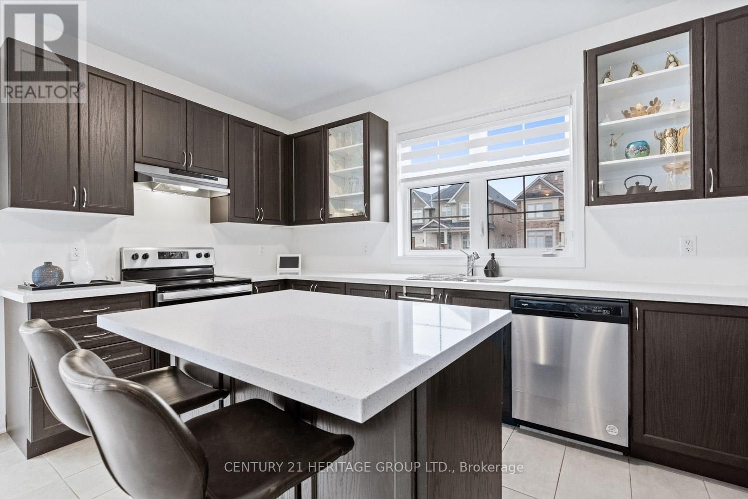 1614 SHARPE STREET EAST Image 13