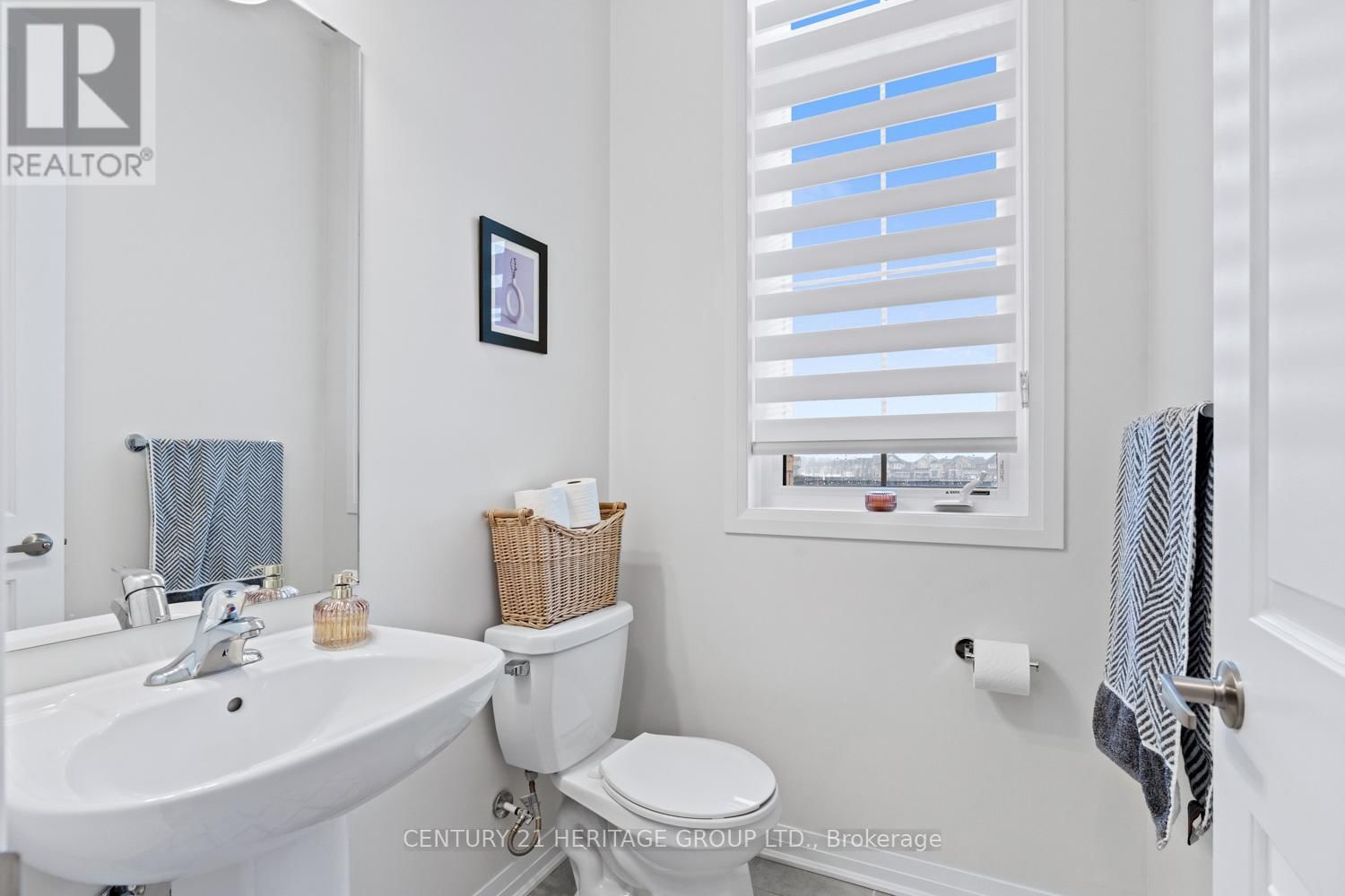 1614 SHARPE STREET EAST Image 17