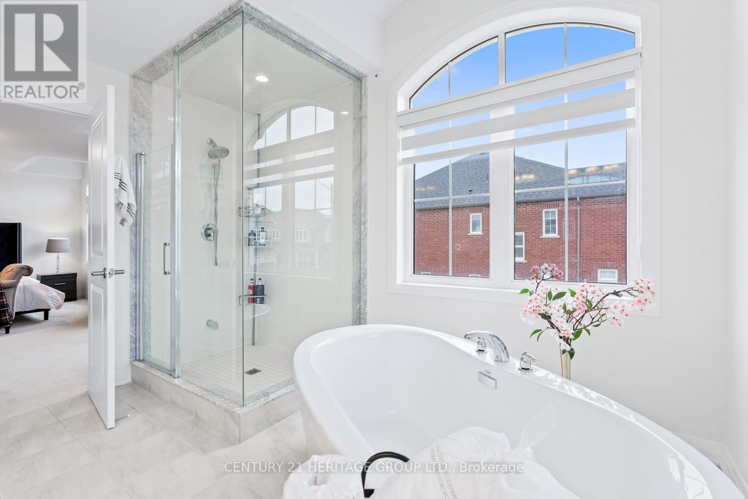 1614 SHARPE STREET EAST Image 23