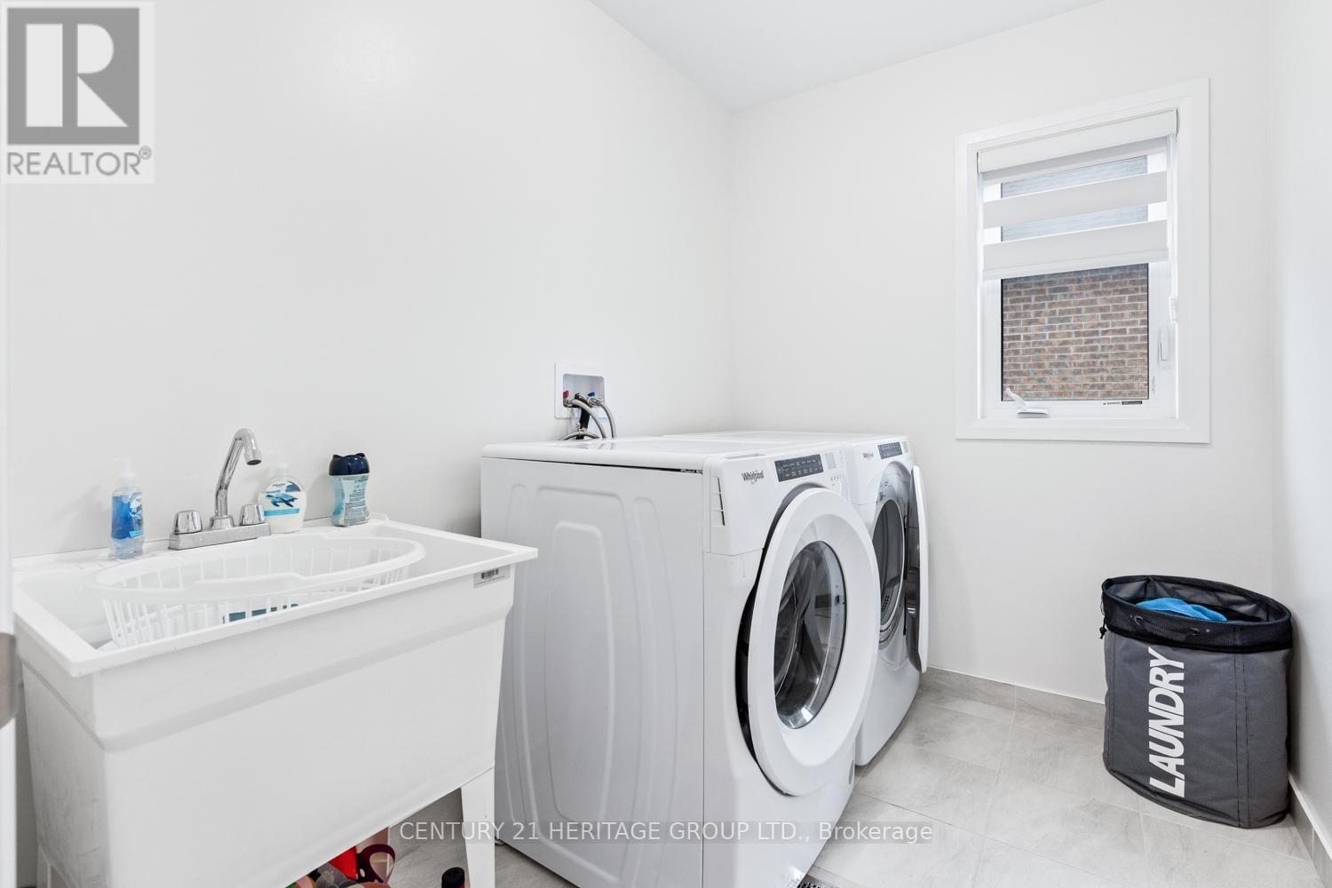 1614 SHARPE STREET EAST Image 24