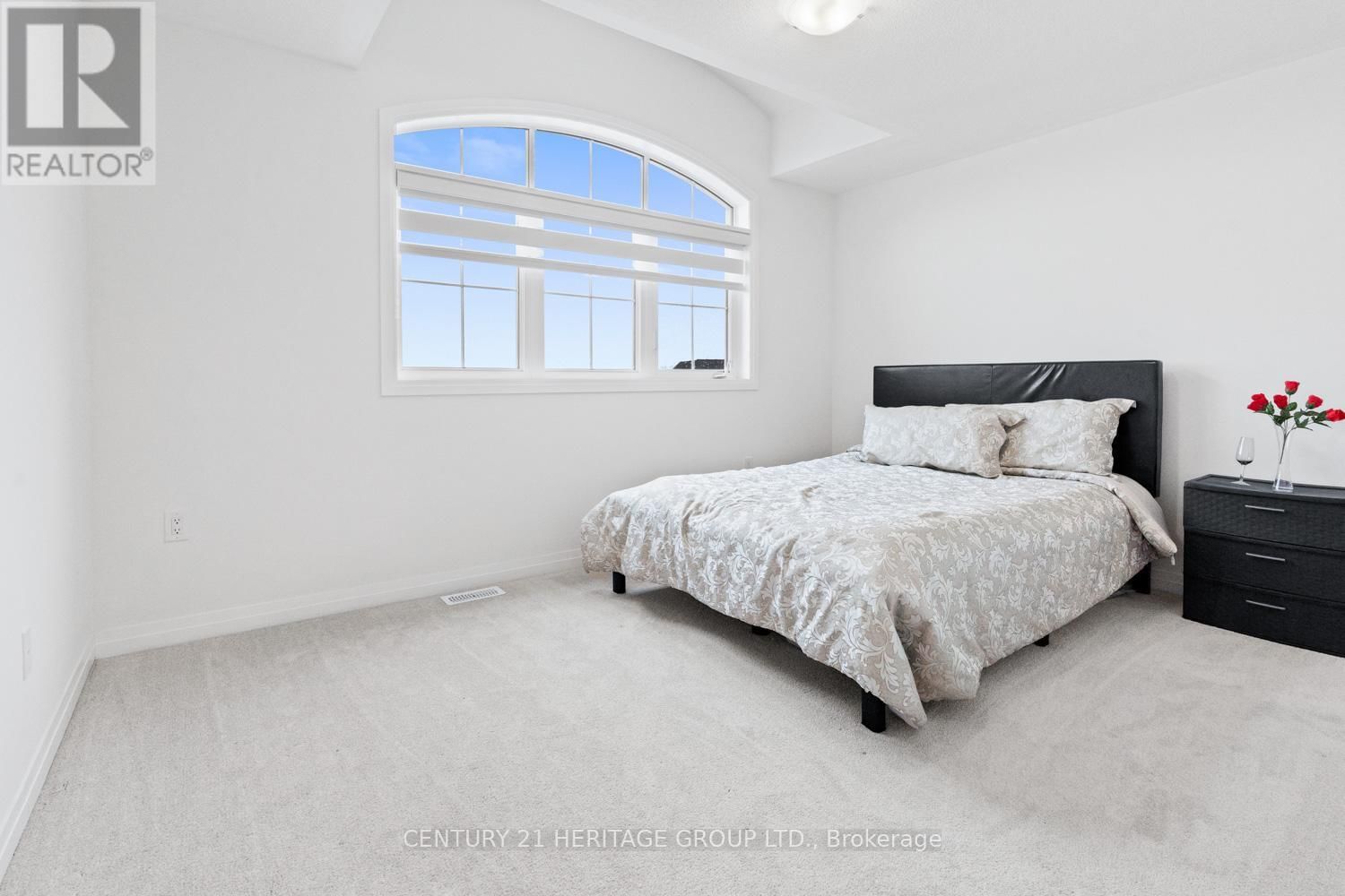 1614 SHARPE STREET EAST Image 25