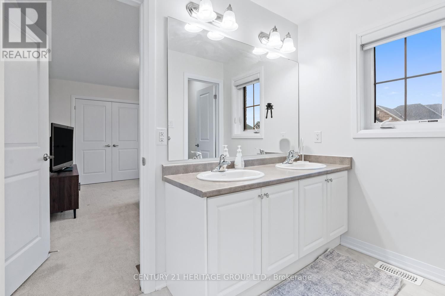 1614 SHARPE STREET EAST Image 30