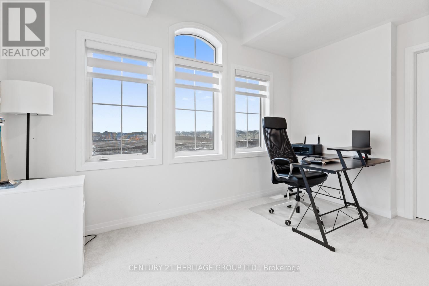 1614 SHARPE STREET EAST Image 32