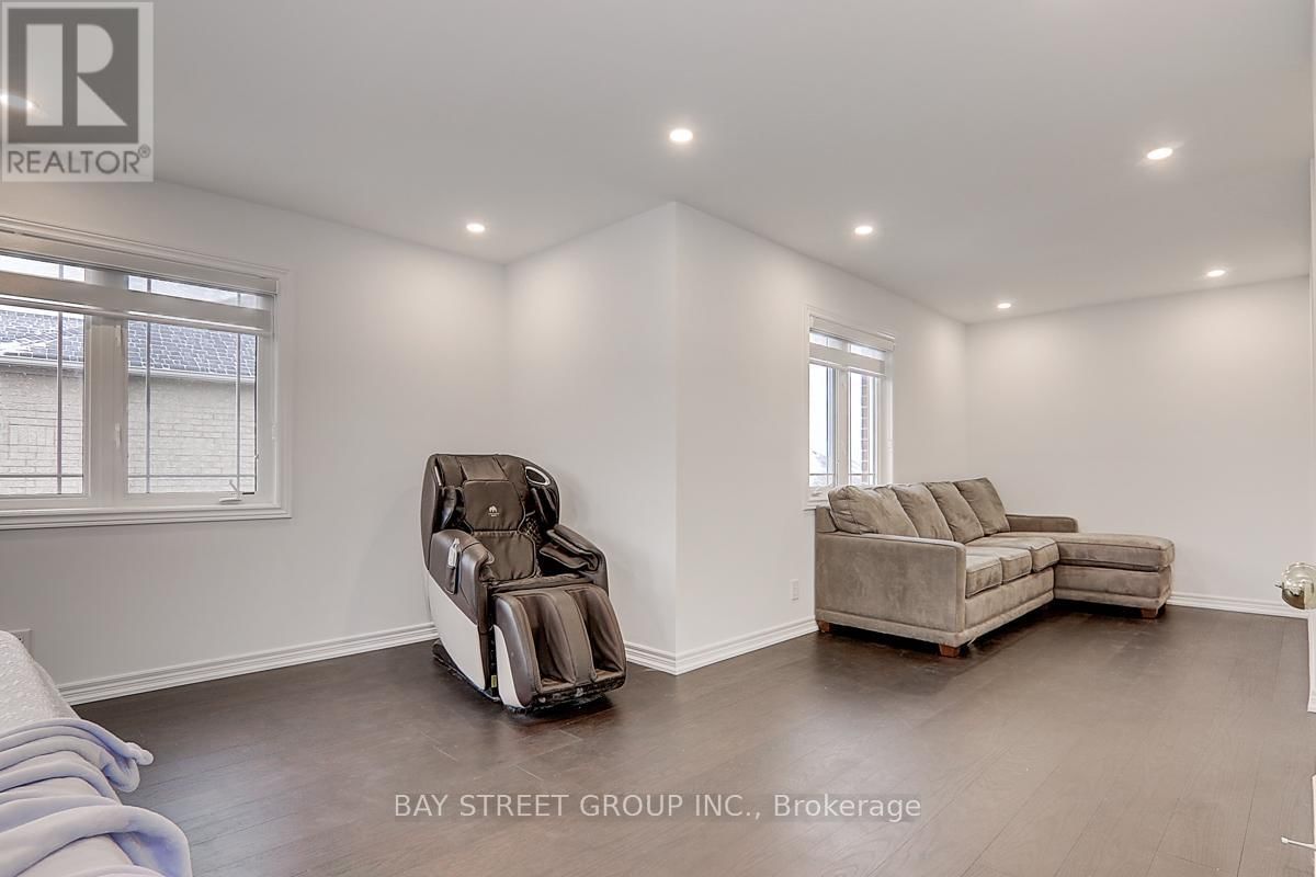 201 BILBROUGH STREET Image 16