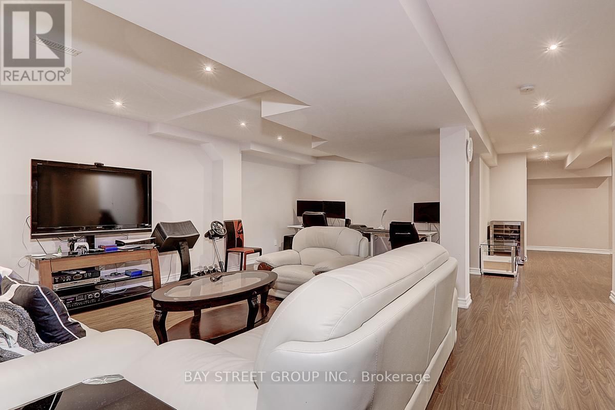 201 BILBROUGH STREET Image 25