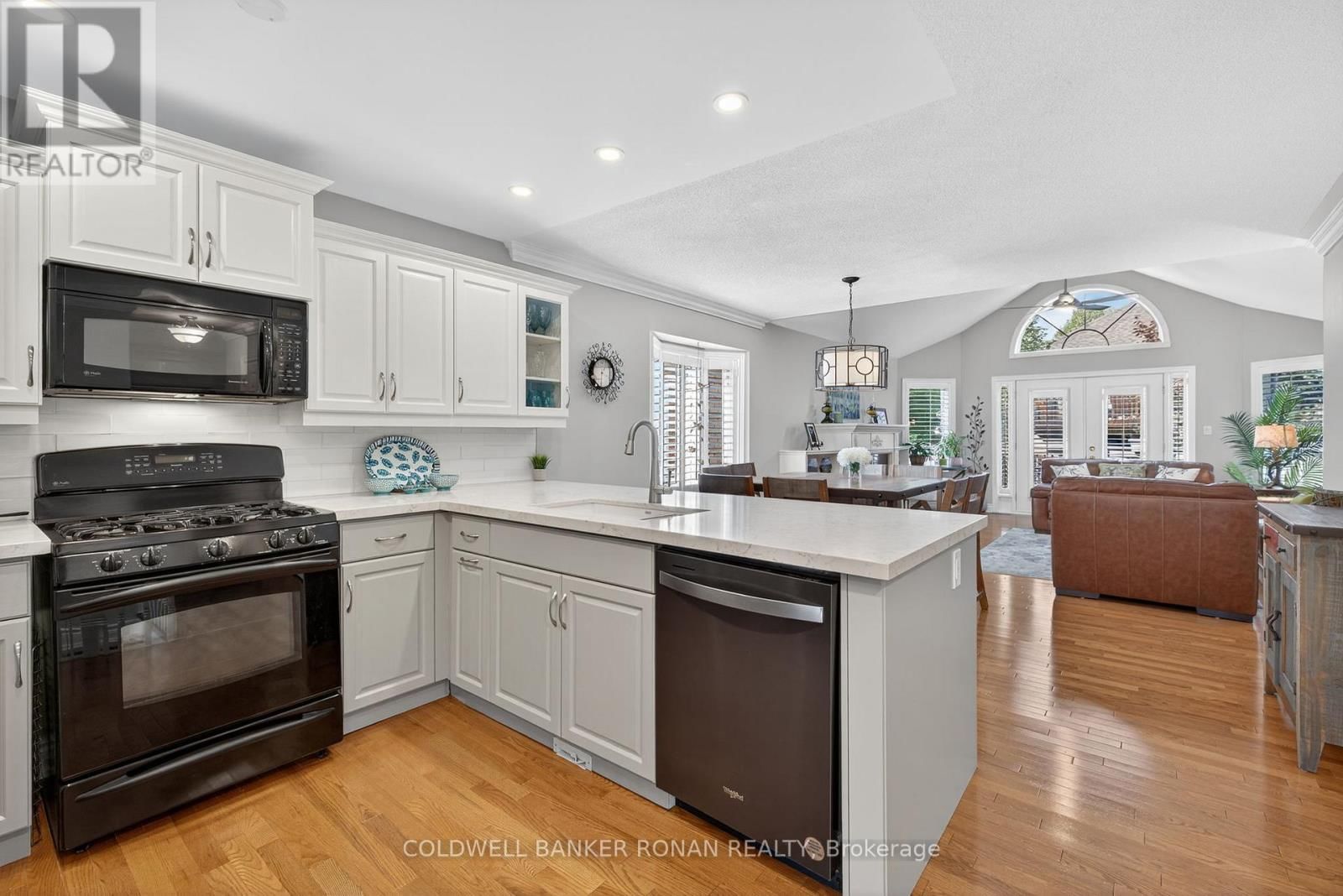 9 - 142 BELLA VISTA TRAIL Image 8