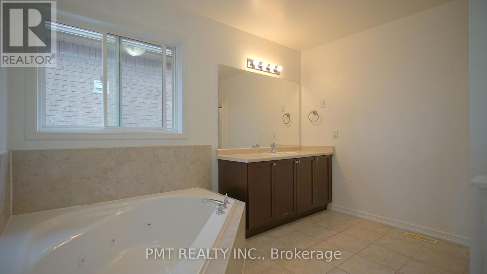 2068 GIBSON STREET Image 24